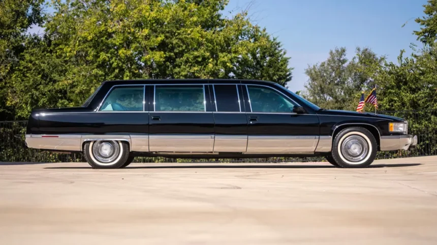 La limousine blindata di Bill Clinton all'asta