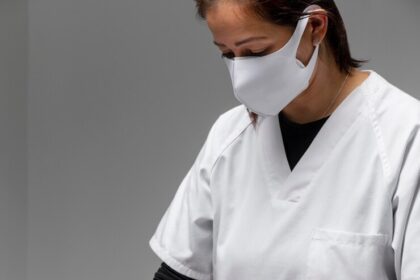 Donna dopo il trattamento del viso 23 2148906477