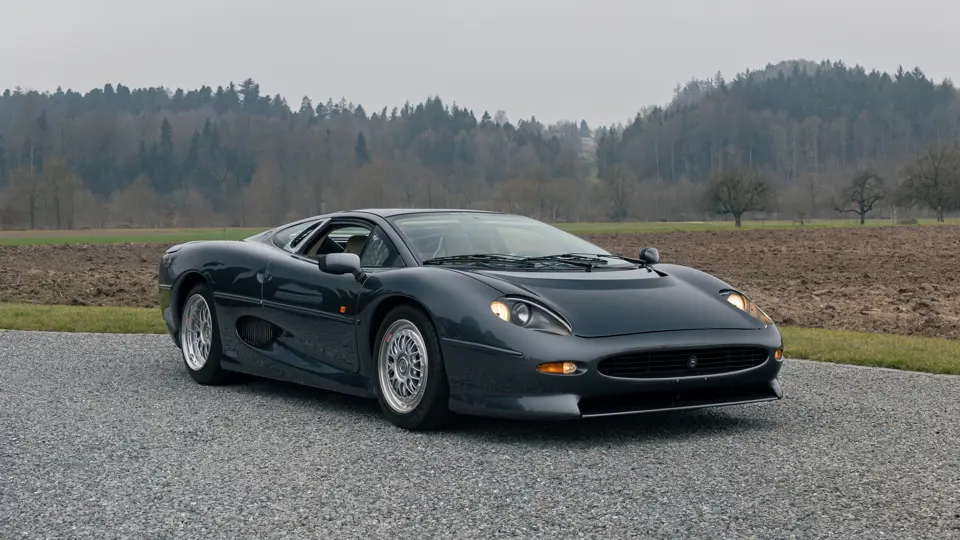 Una Jaguar Xi220 unica all'asta da Sothebys