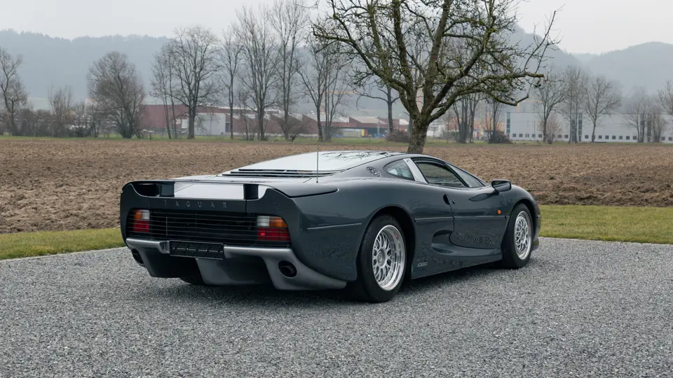 Unica Jaguar Xi220 all'asta da Sothebys2