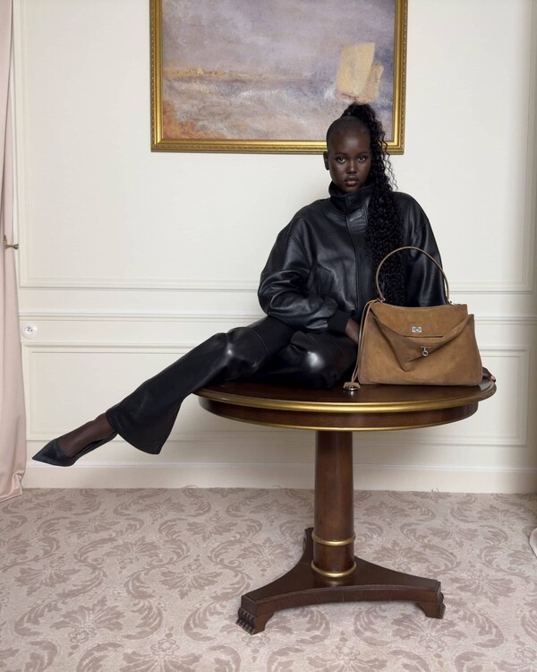 Campagna Balenciaga con Claudia Schiffer5