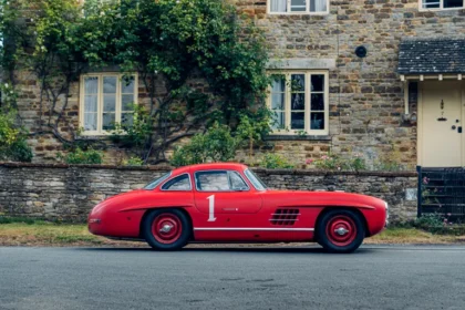 Mercedes rossa all'asta3