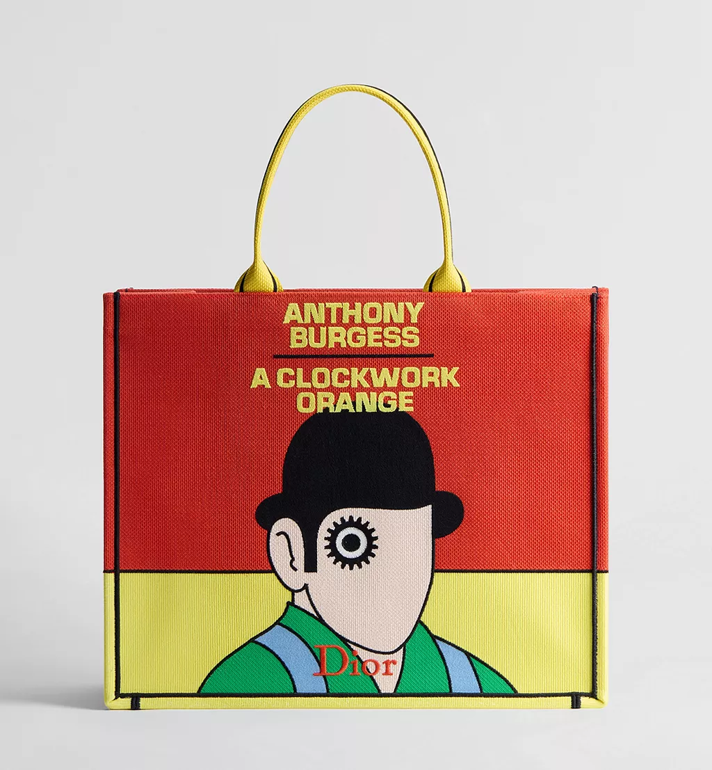 Dior Book Tote Quando il Libro Diventa Moda113
